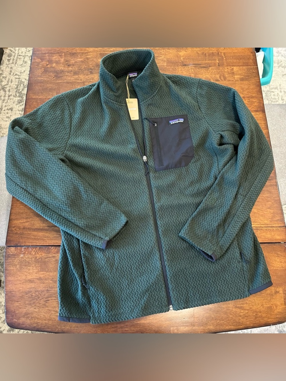 NWT Patagonia R1 Air Jacket in Old Growth Green